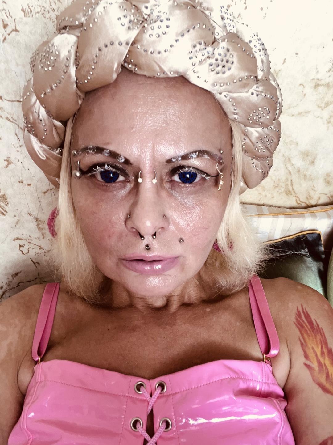 webcam model Icecandyshokolade from XloveCam webcam model Icecandyshokolade from XloveCam