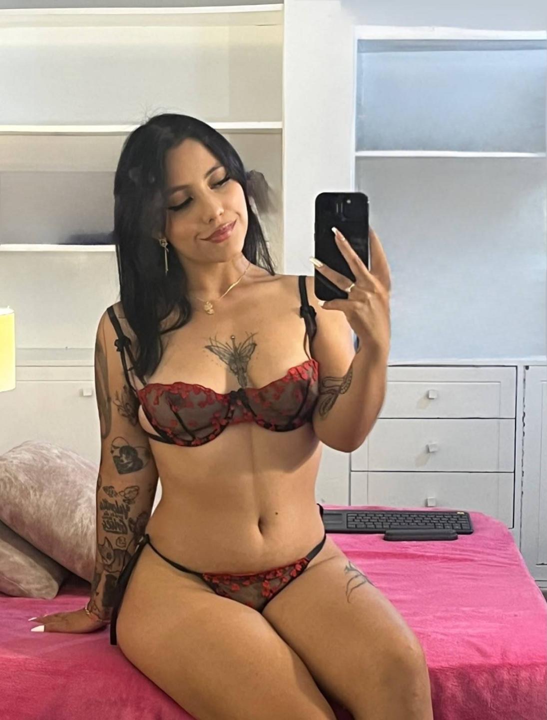 webcam model IvyLovely from XloveCam webcam model IvyLovely from XloveCam