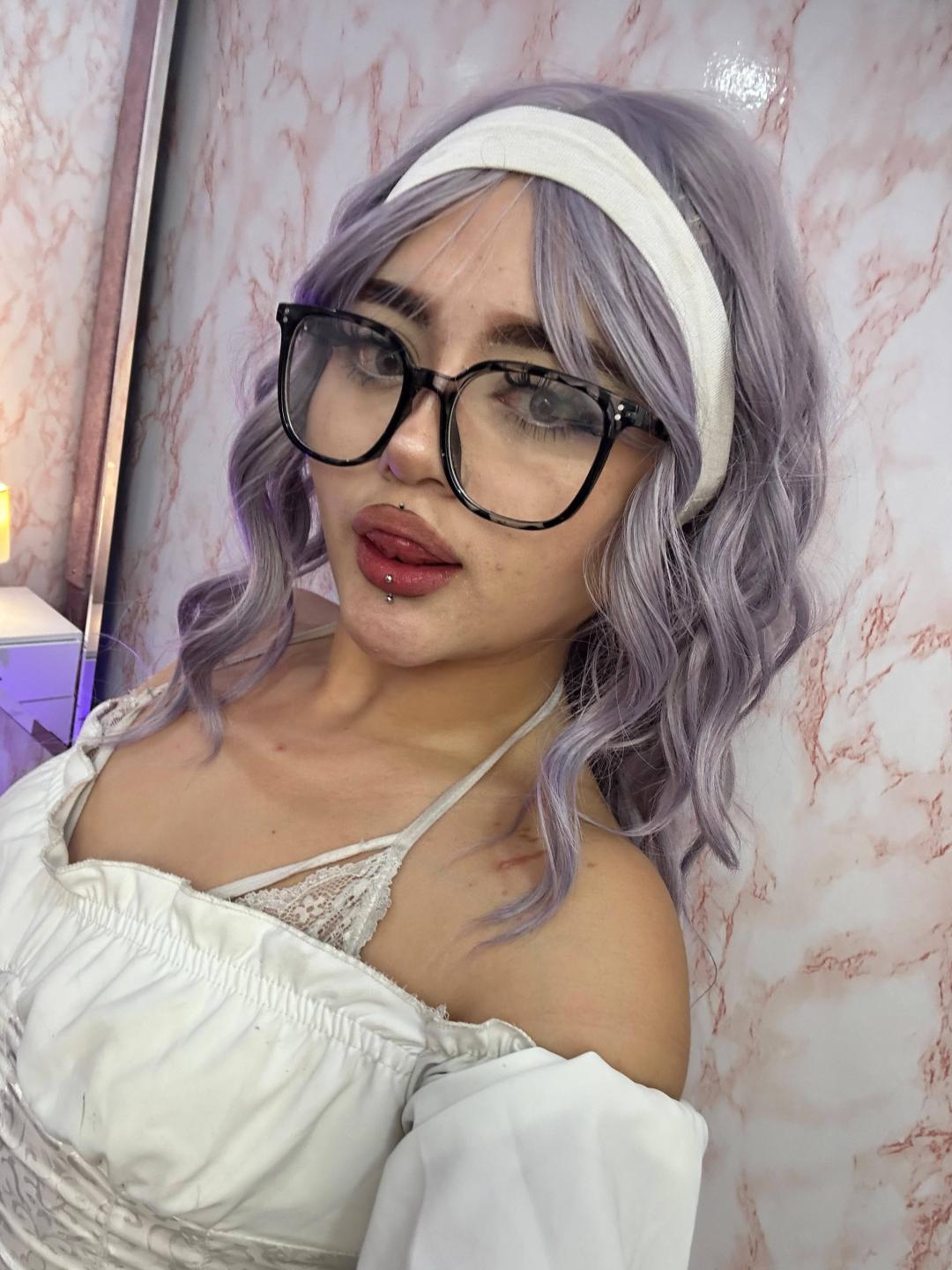webcam model Lyanekkoo from XloveCam webcam model Lyanekkoo from XloveCam