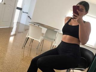 AbbyMilers Webcam Porno Live - Photo 8/21