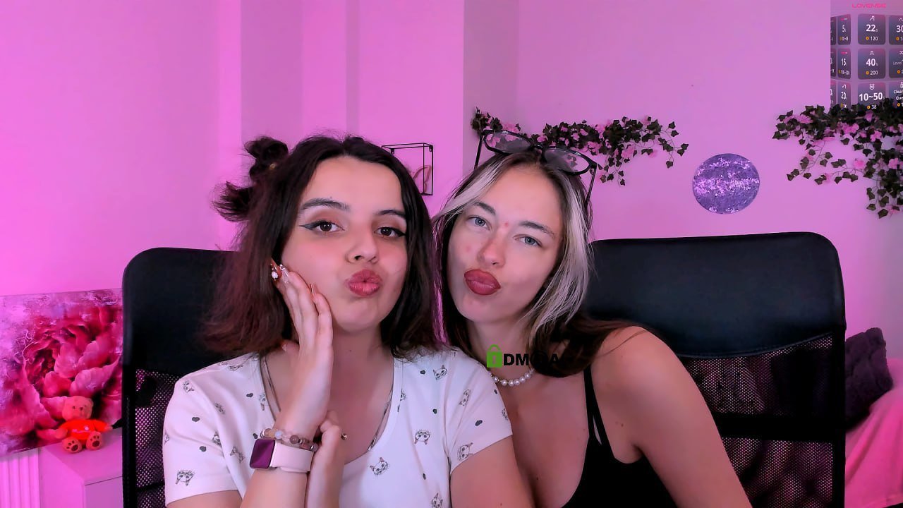 webcam model LiaOneMia from XloveCam webcam model LiaOneMia from XloveCam