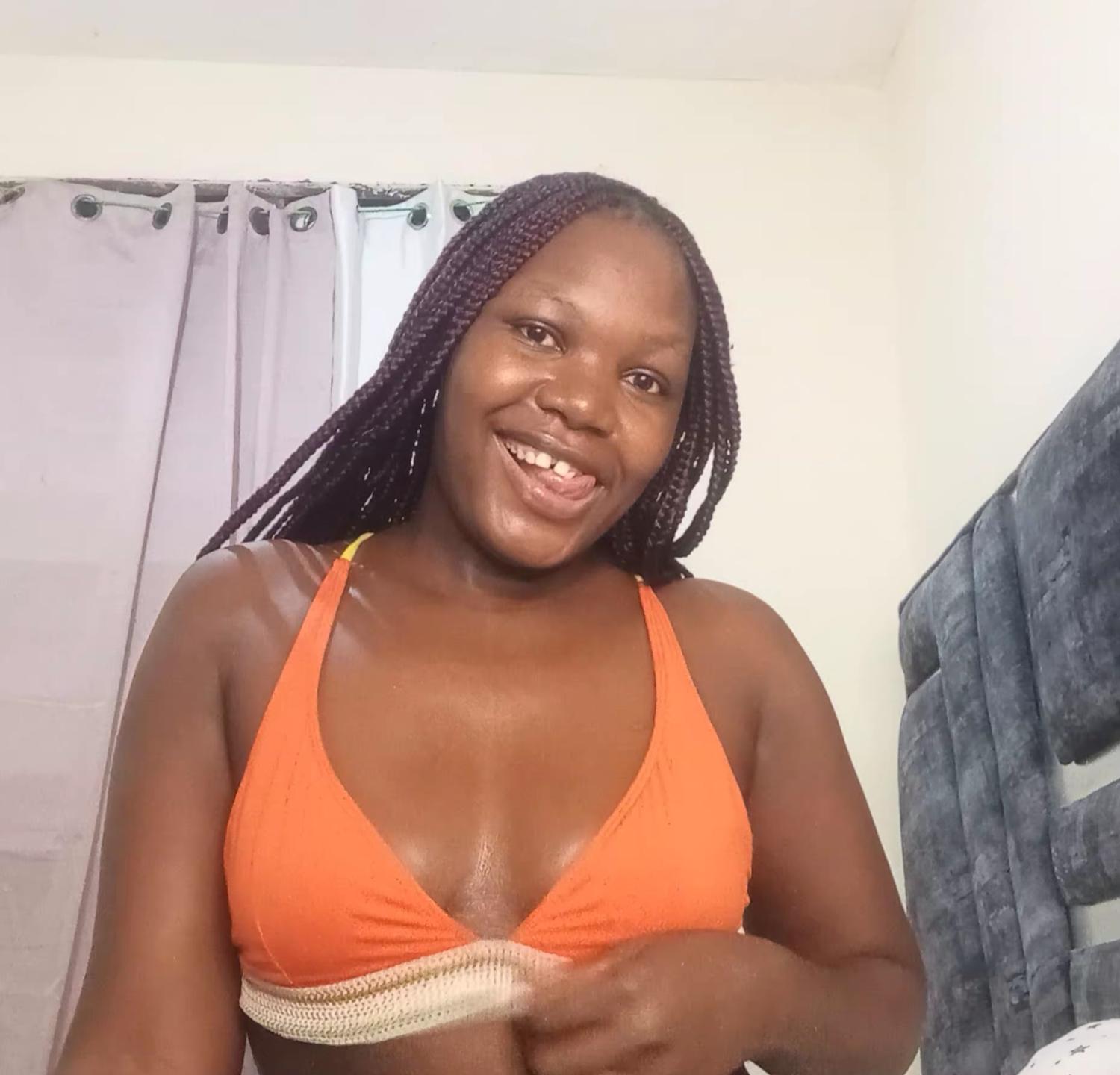 webcam model SweetLovelly from XloveCam webcam model SweetLovelly from XloveCam