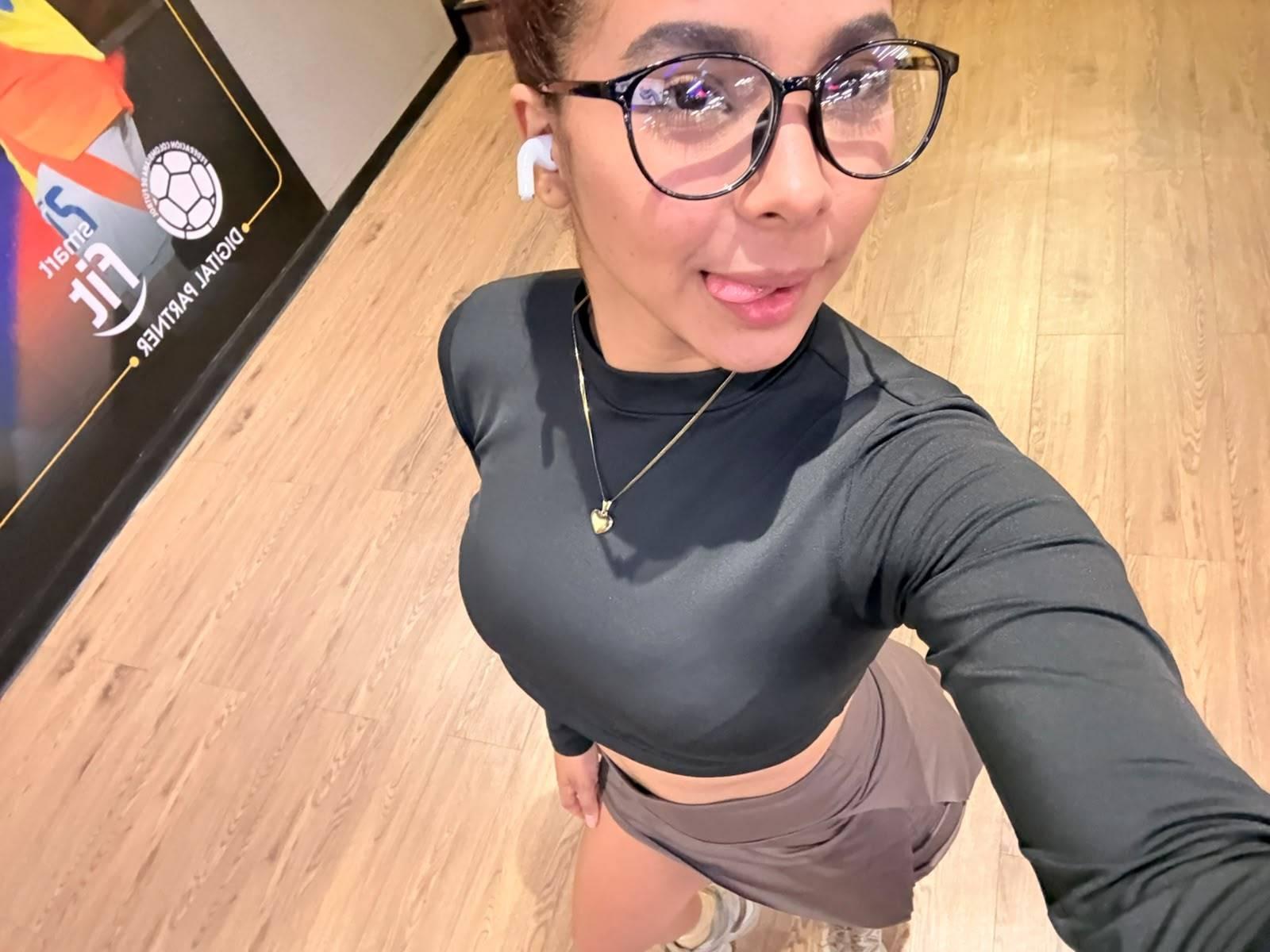 webcam model NathalieAndLuna from XloveCam webcam model NathalieAndLuna from XloveCam