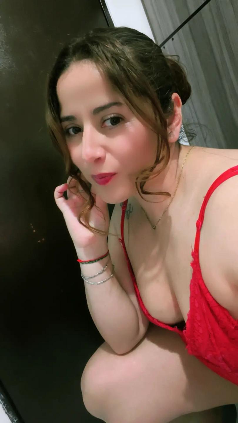 webcam model NoaFabbri from XloveCam webcam model NoaFabbri from XloveCam