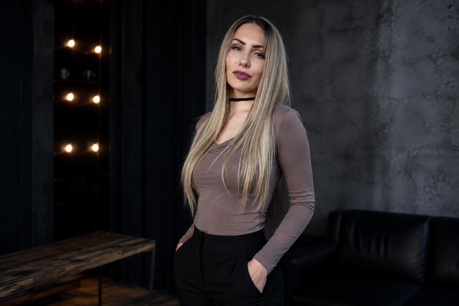 webcam model AmeliaRoses from XloveCam webcam model AmeliaRoses from XloveCam