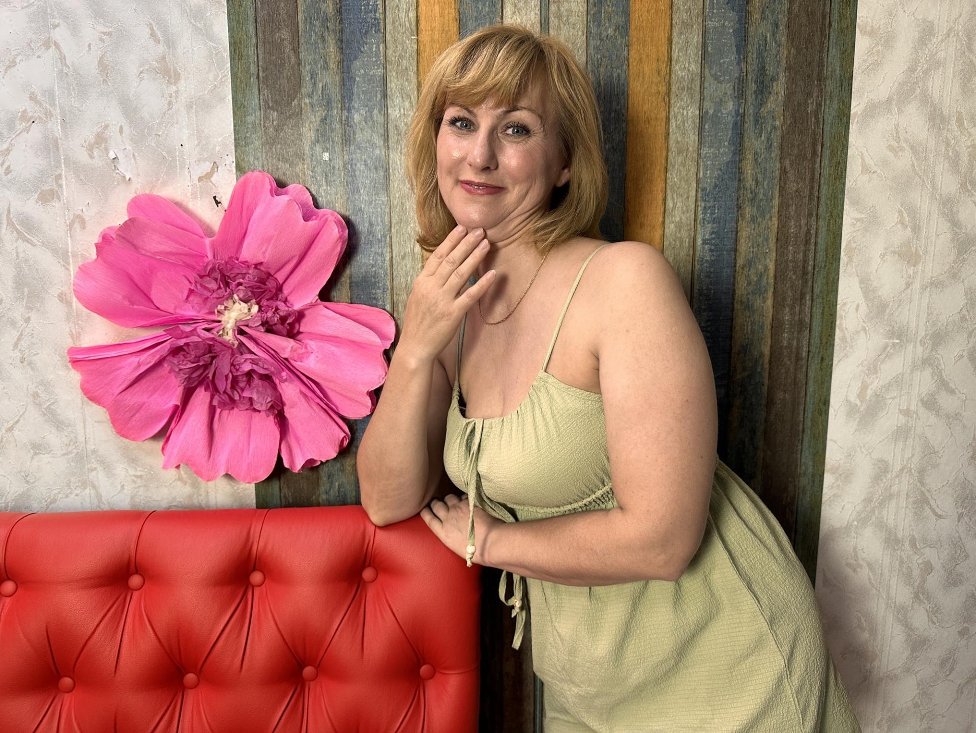 webcam model RebecaMarti from XloveCam webcam model RebecaMarti from XloveCam