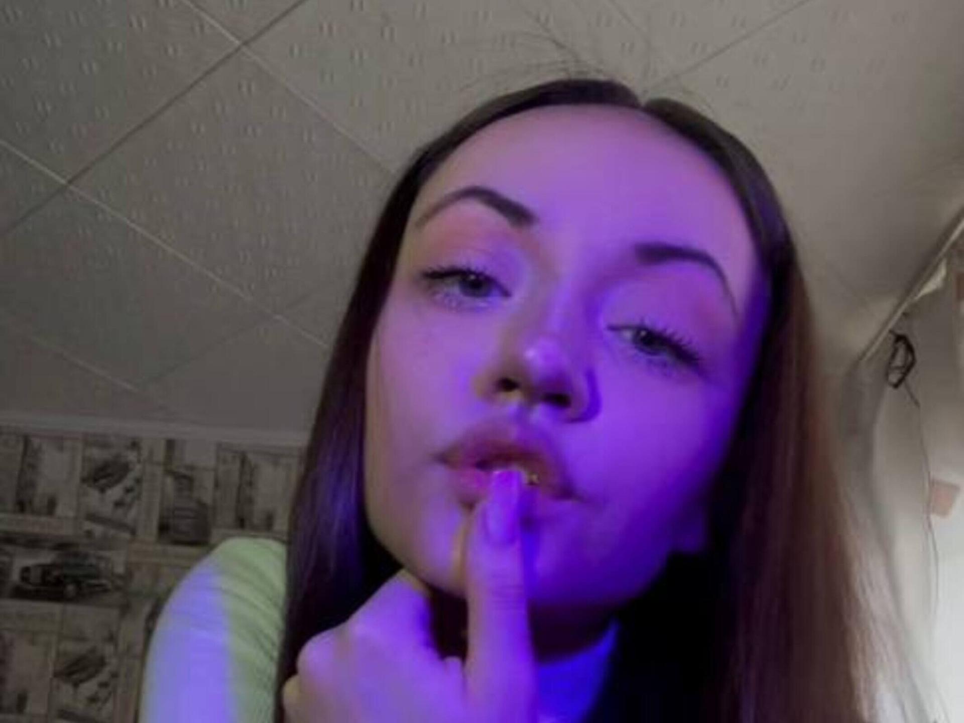 webcam model LelaTraverso from XloveCam webcam model LelaTraverso from XloveCam
