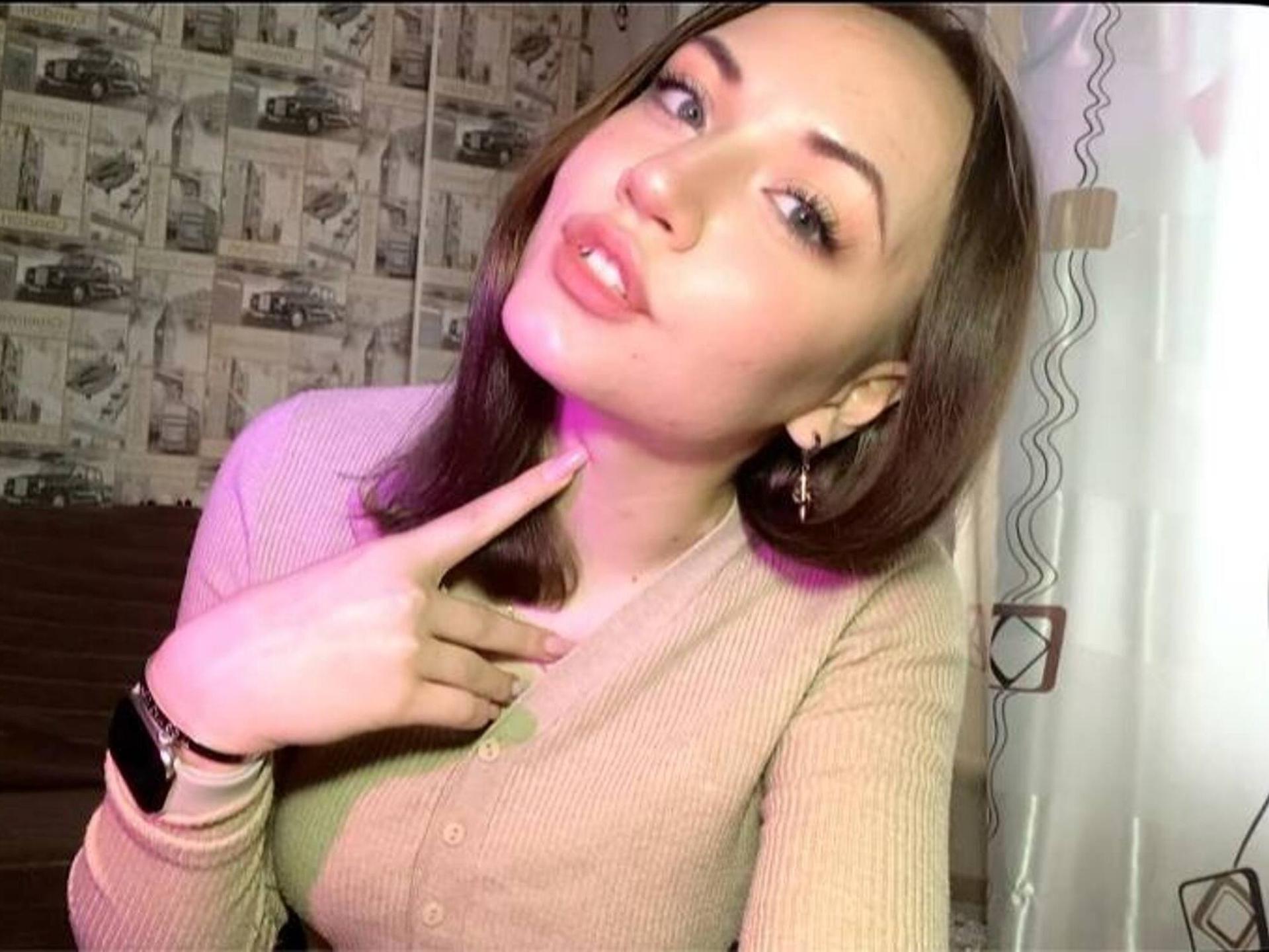 webcam model LelaTraverso from XloveCam webcam model LelaTraverso from XloveCam