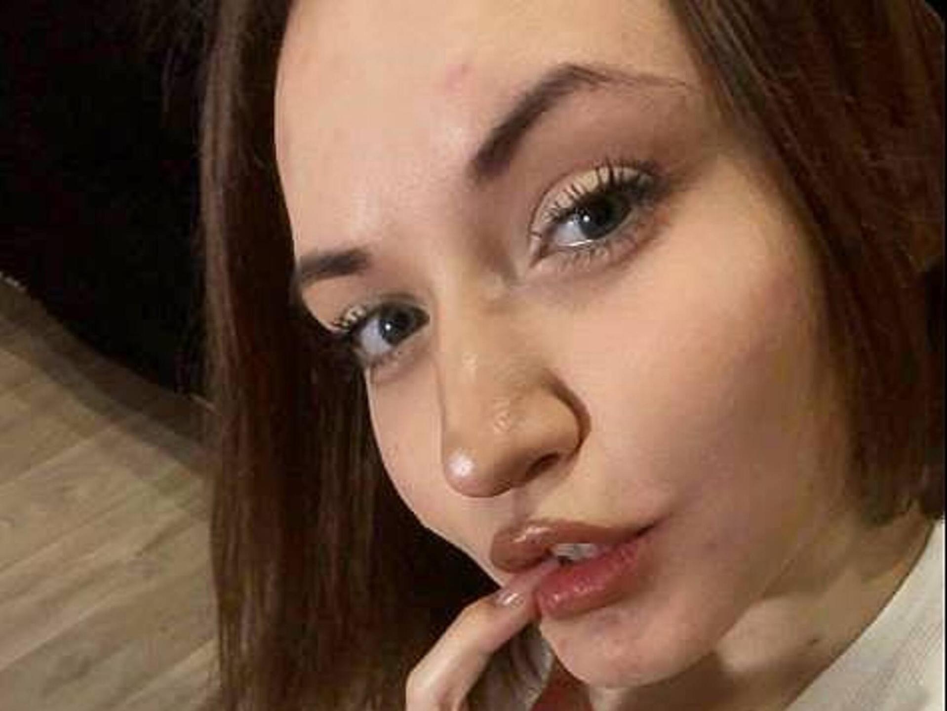 webcam model LelaTraverso from XloveCam webcam model LelaTraverso from XloveCam