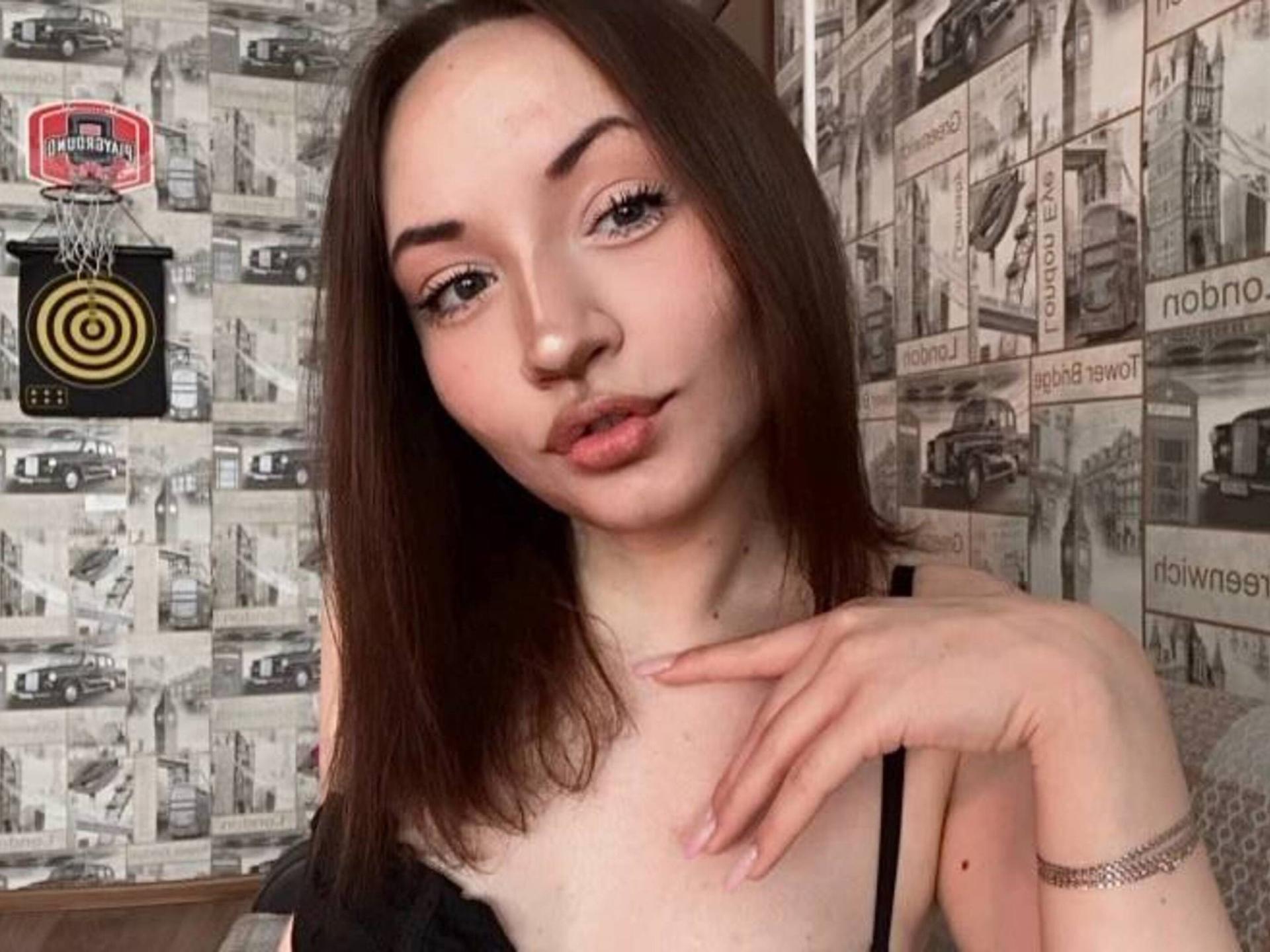 webcam model LelaTraverso from XloveCam webcam model LelaTraverso from XloveCam