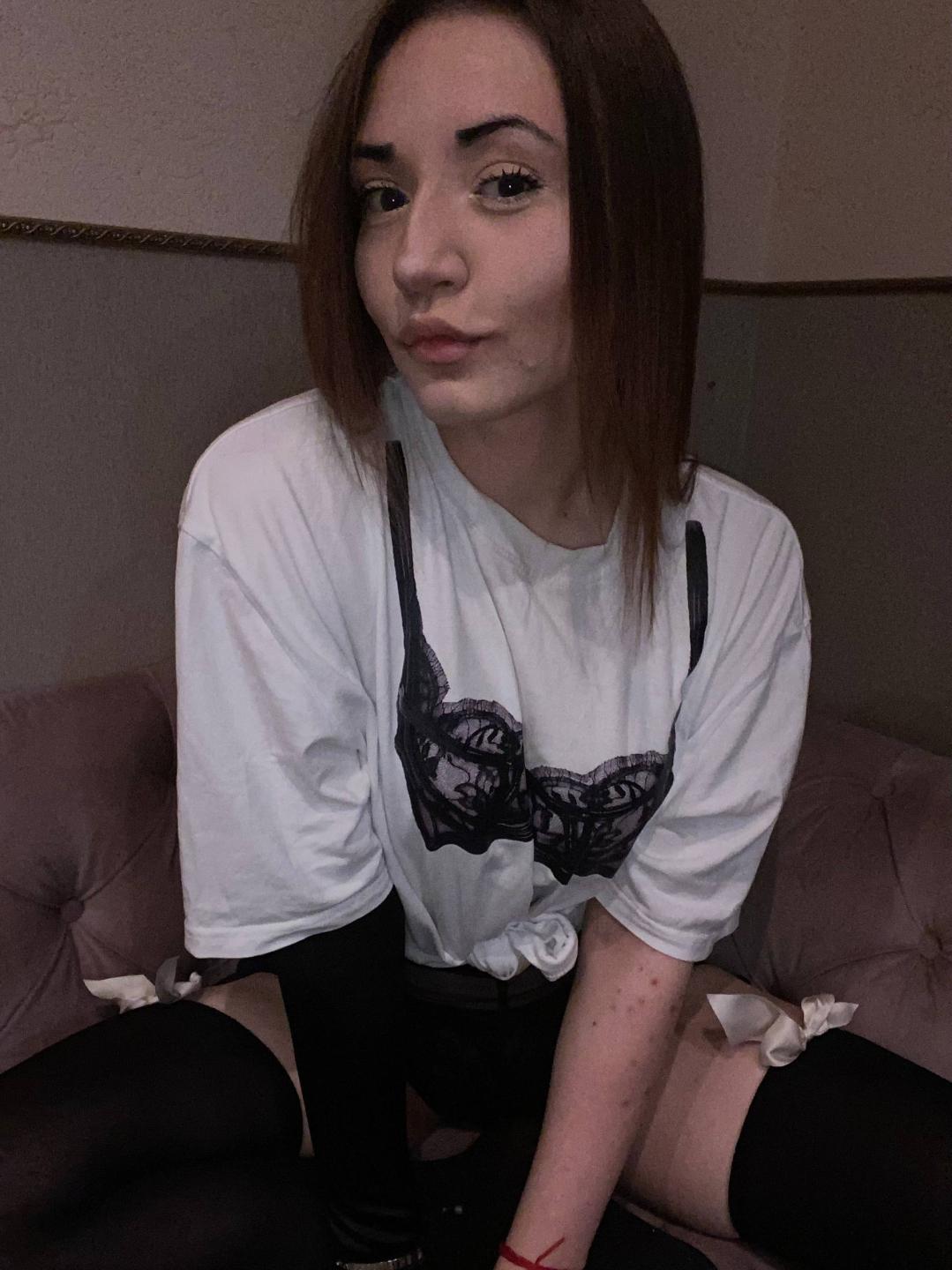 webcam model LelaTraverso from XloveCam webcam model LelaTraverso from XloveCam