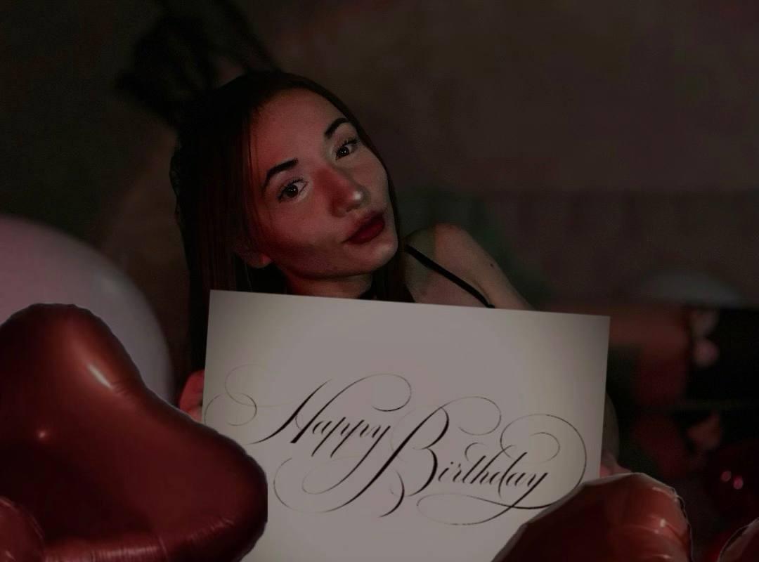 webcam model LelaTraverso from XloveCam webcam model LelaTraverso from XloveCam