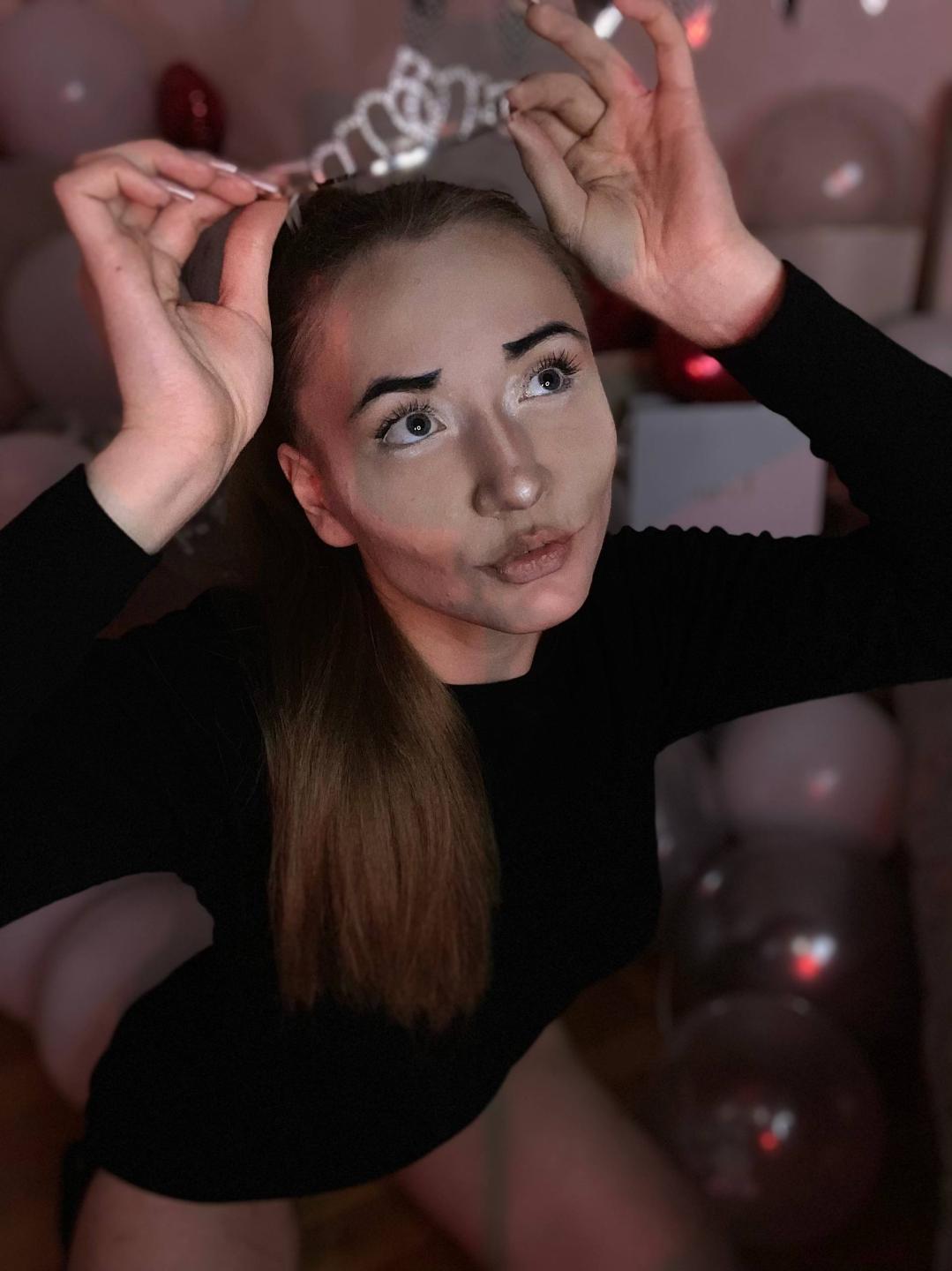 webcam model LelaTraverso from XloveCam webcam model LelaTraverso from XloveCam