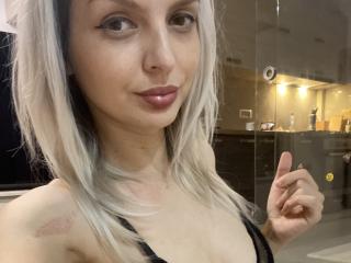 DouceAmelia Amateur Live Cam - Photo 19/21
