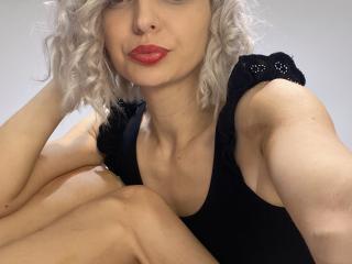 DouceAmelia Amateur Live Cam - Photo 14/21