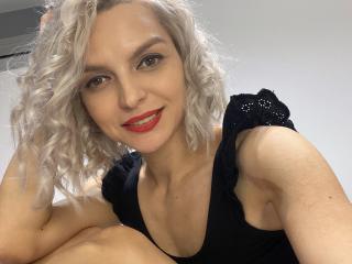 DouceAmelia Amateur Live Cam - Photo 7/21