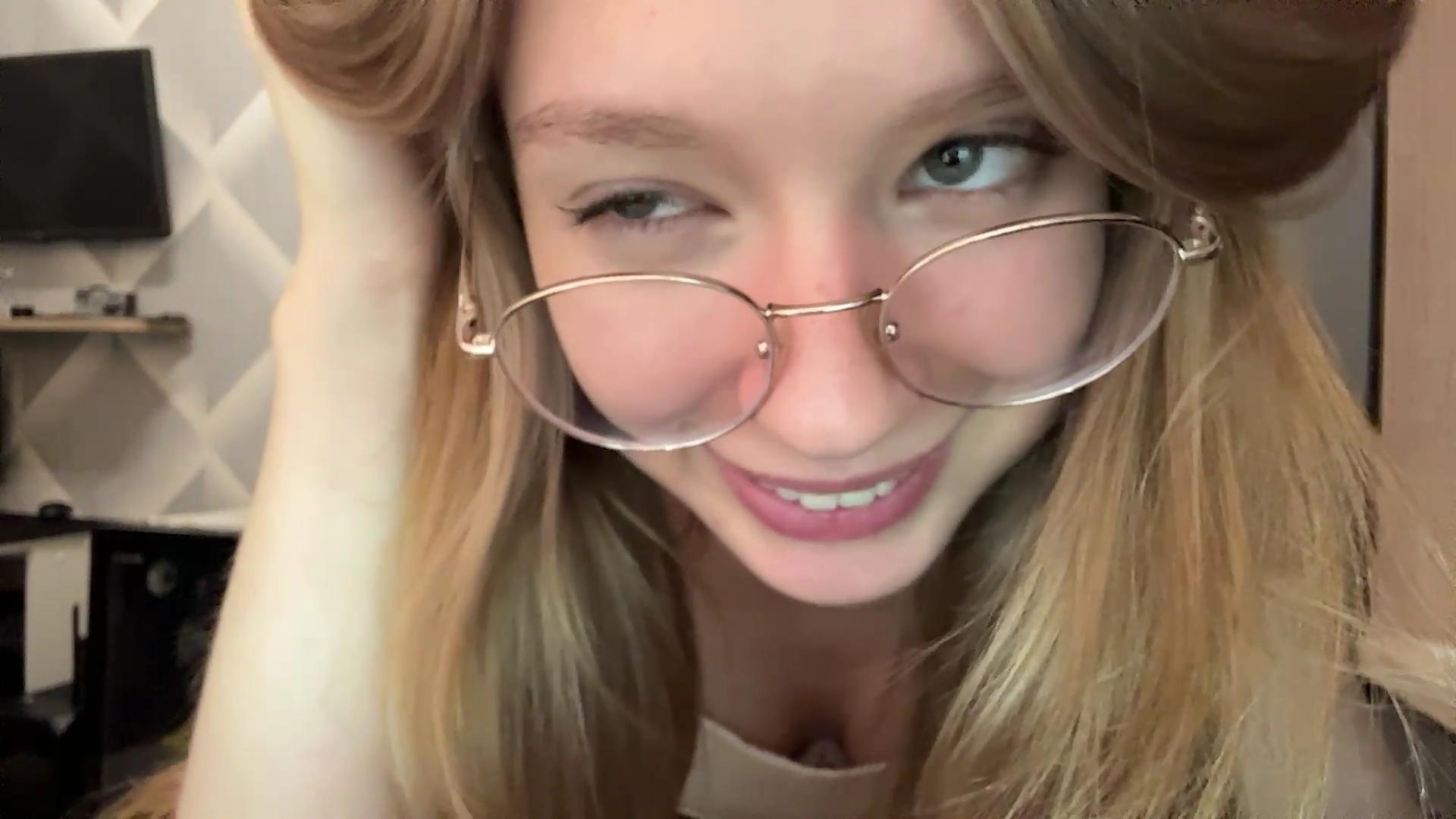 webcam model ColeneBeauharnois from XloveCam webcam model ColeneBeauharnois from XloveCam