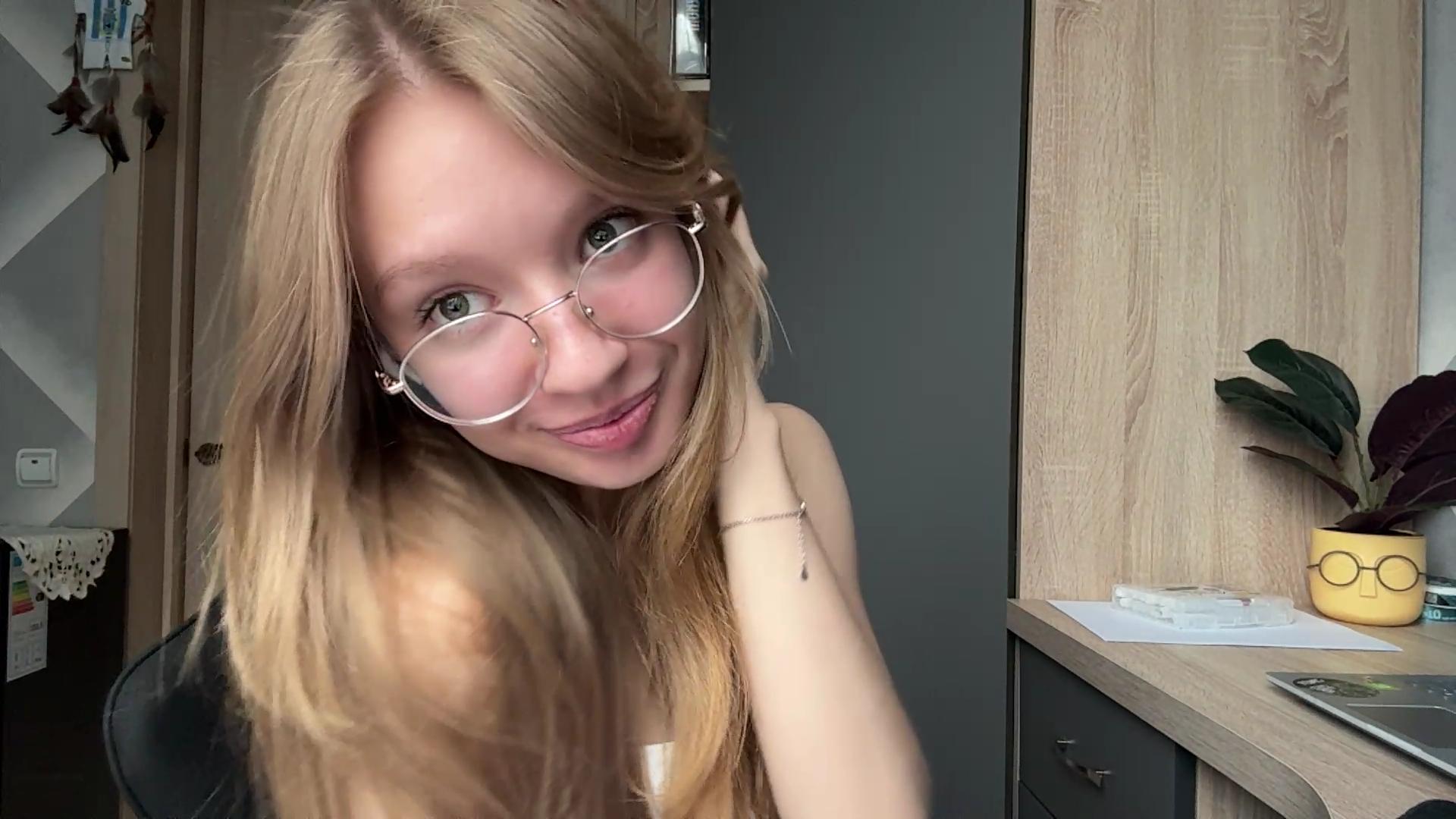 webcam model ColeneBeauharnois from XloveCam webcam model ColeneBeauharnois from XloveCam