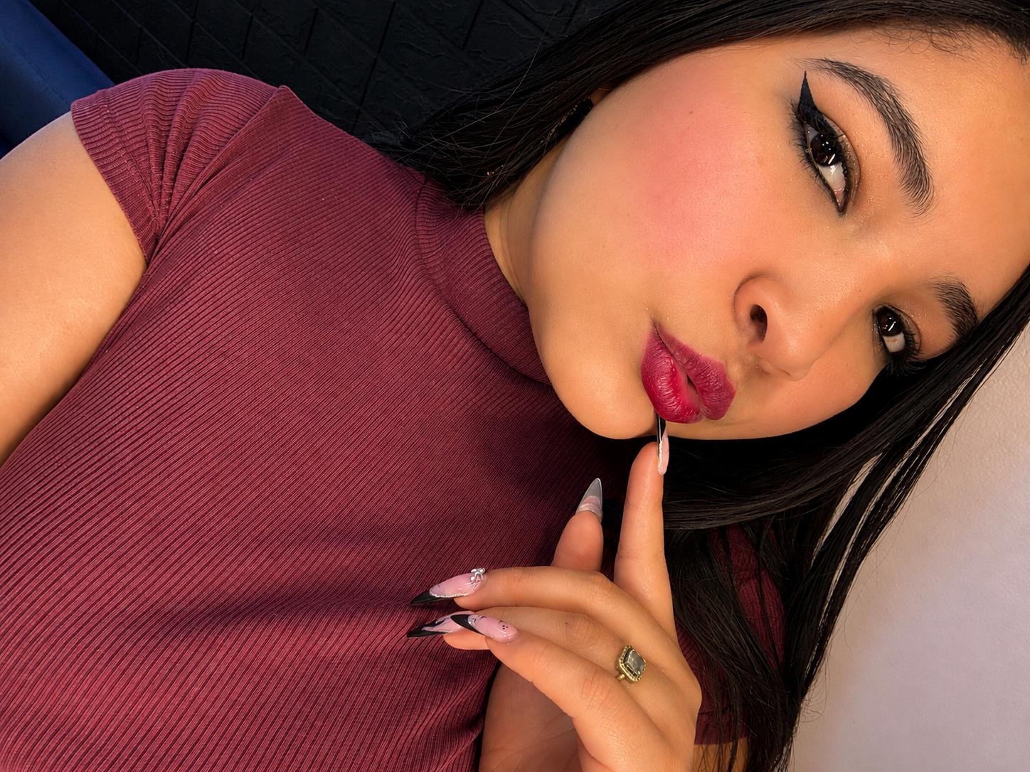 webcam model CharlotteTiffany from XloveCam webcam model CharlotteTiffany from XloveCam