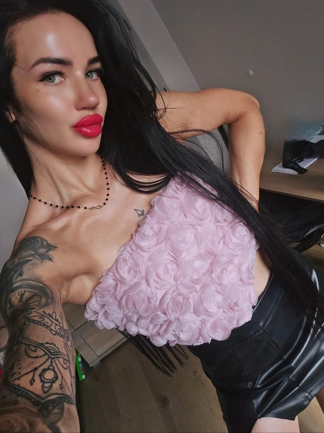 webcam model DeborahBody from XloveCam webcam model DeborahBody from XloveCam