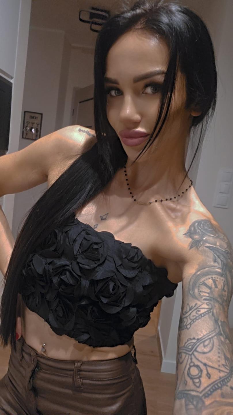 webcam model DeborahBody from XloveCam webcam model DeborahBody from XloveCam