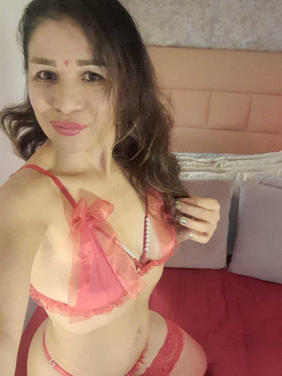 webcam model OliviaScott from XloveCam webcam model OliviaScott from XloveCam