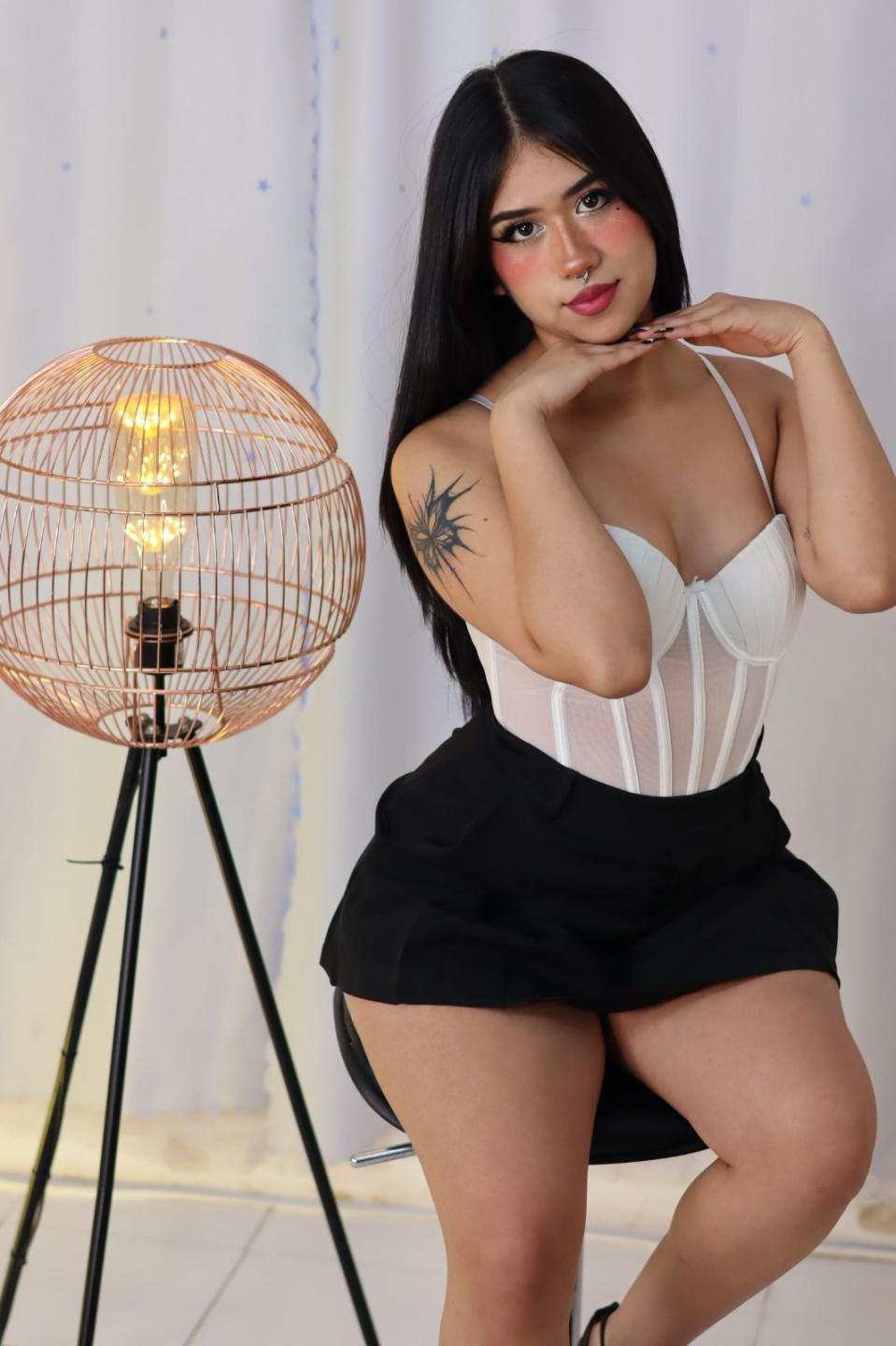 webcam model HannaThorne from XloveCam webcam model HannaThorne from XloveCam