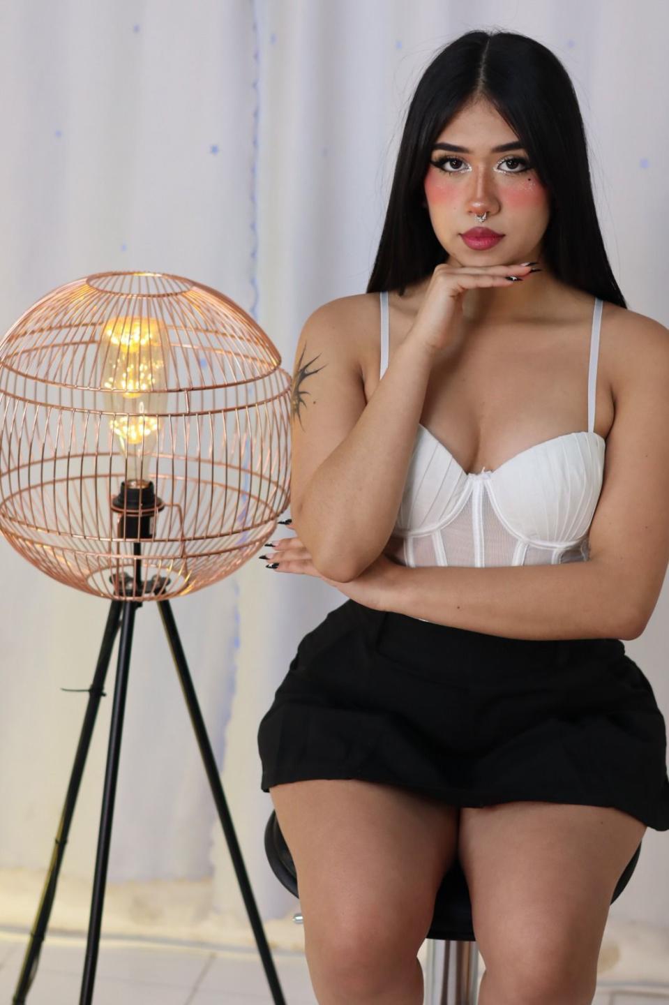 webcam model HannaThorne from XloveCam webcam model HannaThorne from XloveCam