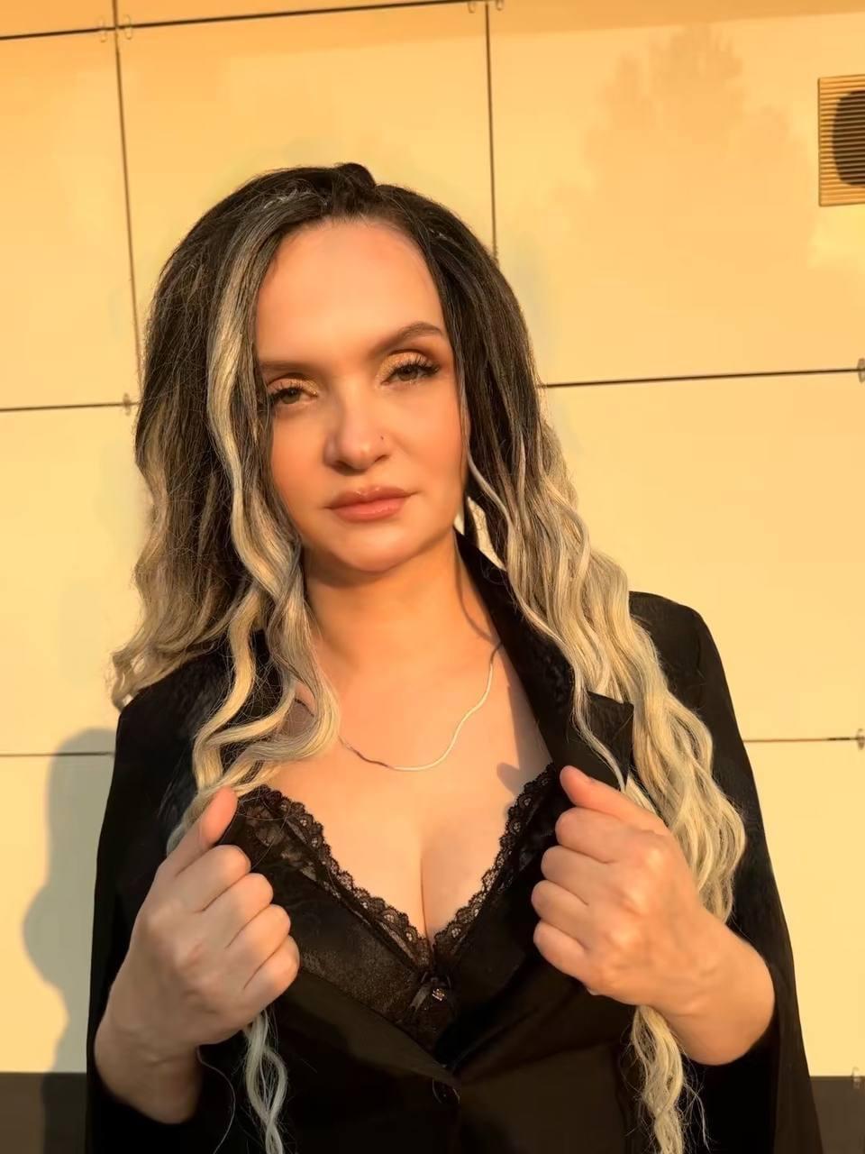 webcam model AngelWhisper from XloveCam webcam model AngelWhisper from XloveCam