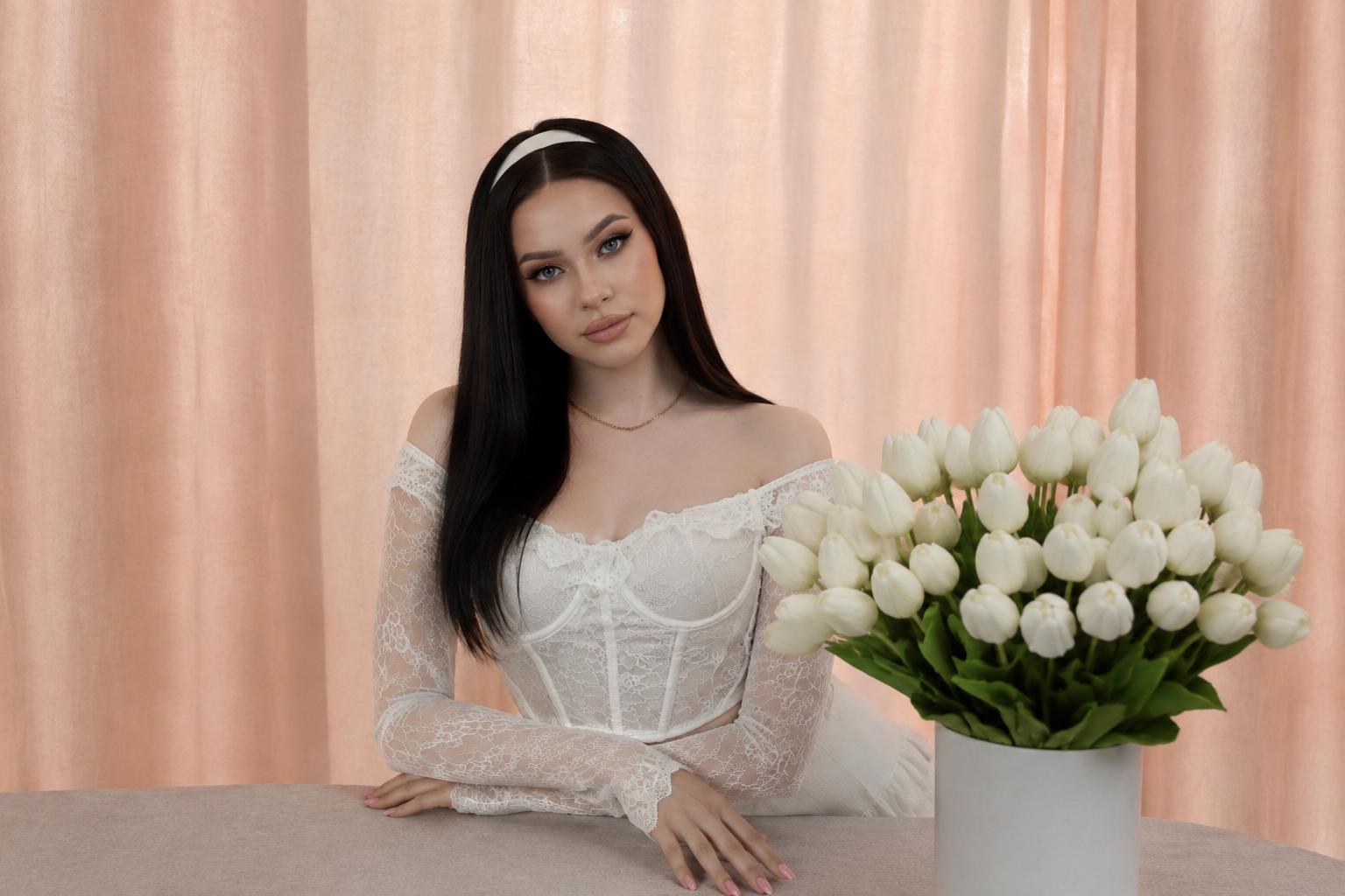 webcam model LolaWeis from XloveCam webcam model LolaWeis from XloveCam