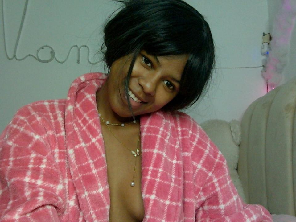 QueenCutie — live cam photo 2