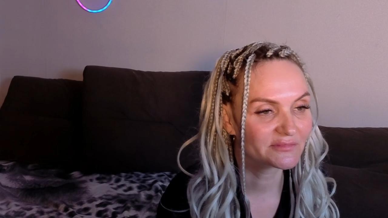 webcam model AngelWhisper from XloveCam webcam model AngelWhisper from XloveCam