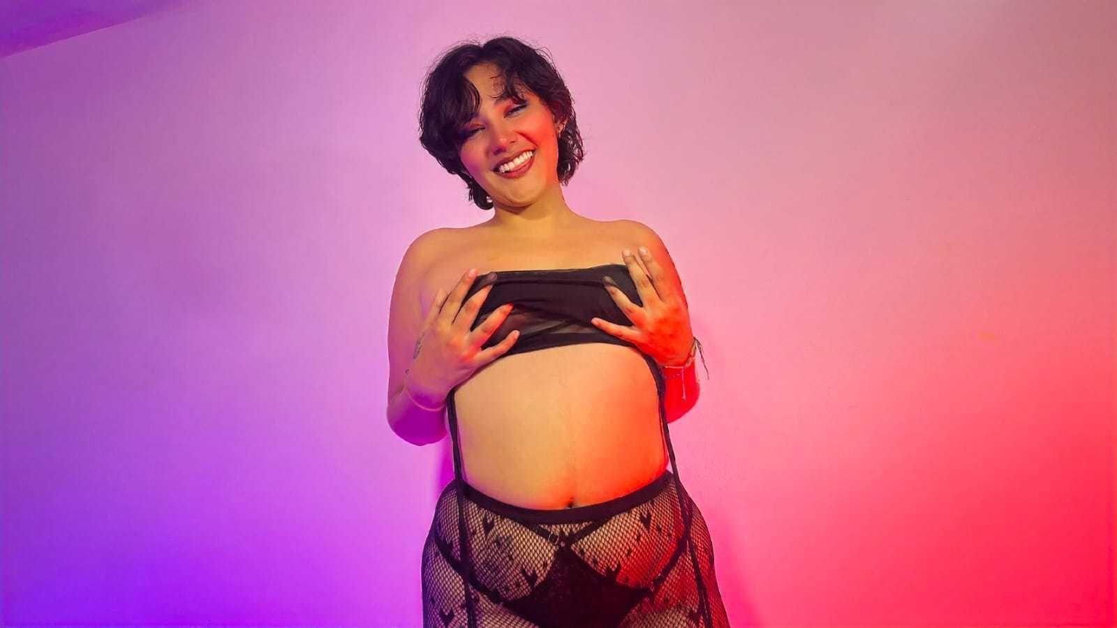 webcam model ChloeSterling from XloveCam webcam model ChloeSterling from XloveCam