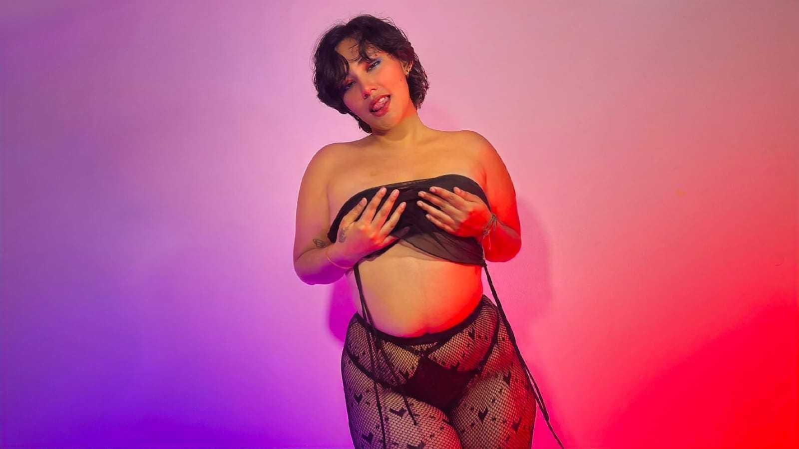 webcam model ChloeSterling from XloveCam webcam model ChloeSterling from XloveCam