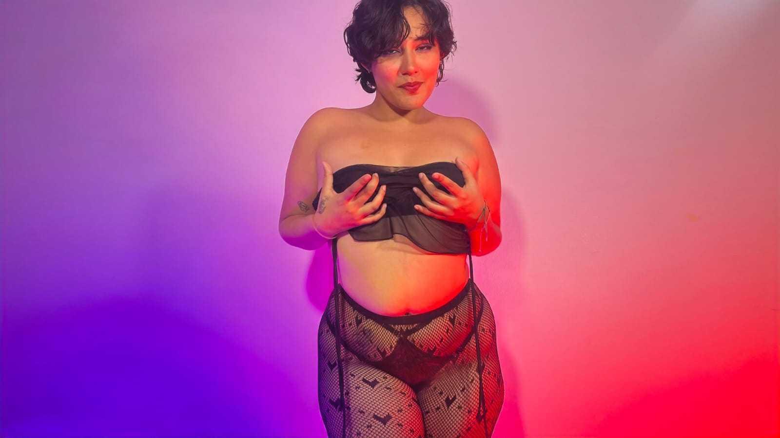 webcam model ChloeSterling from XloveCam webcam model ChloeSterling from XloveCam