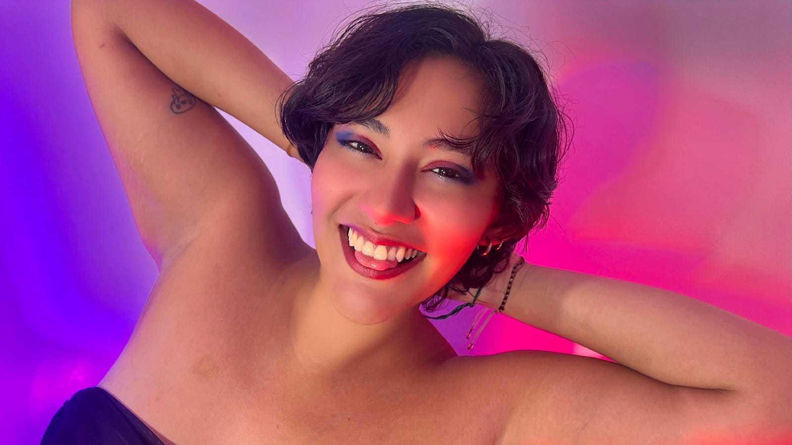 webcam model ChloeSterling from XloveCam webcam model ChloeSterling from XloveCam