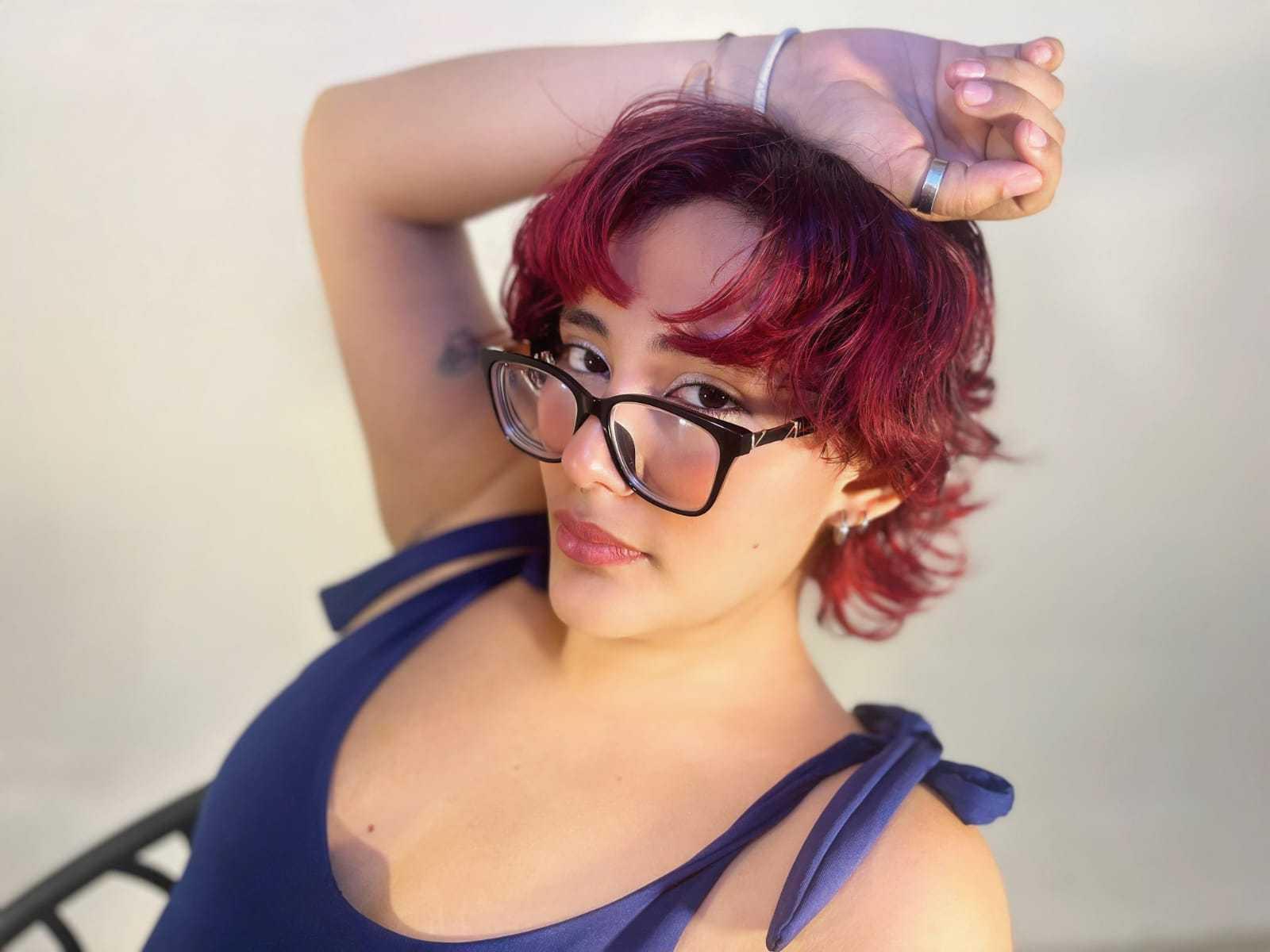 webcam model ChloeSterling from XloveCam webcam model ChloeSterling from XloveCam