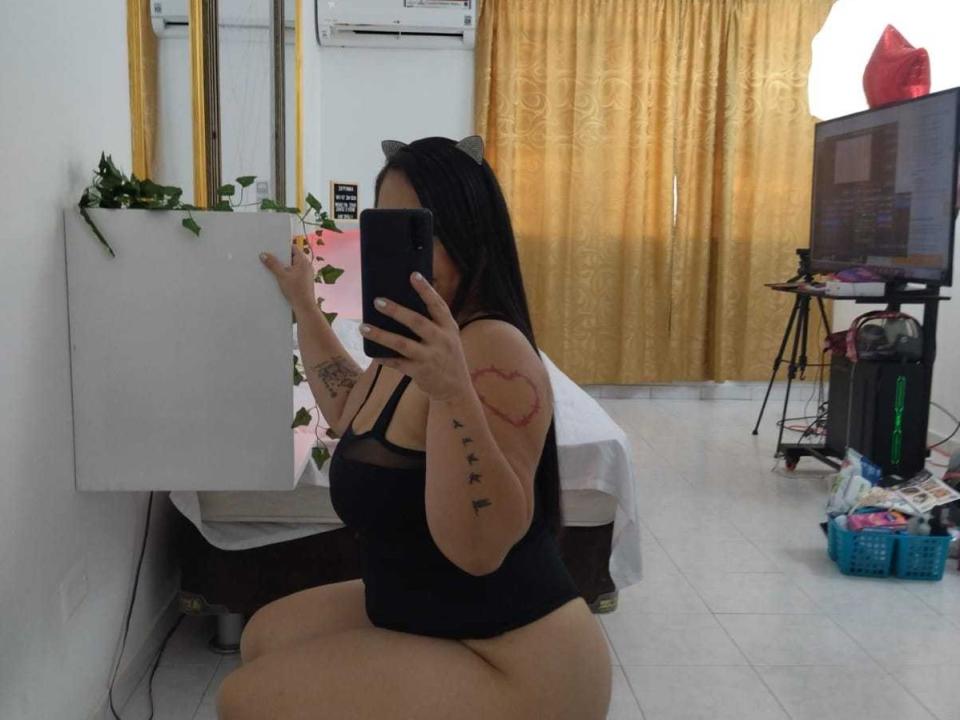 ChubbyThickMilf — live cam photo 3