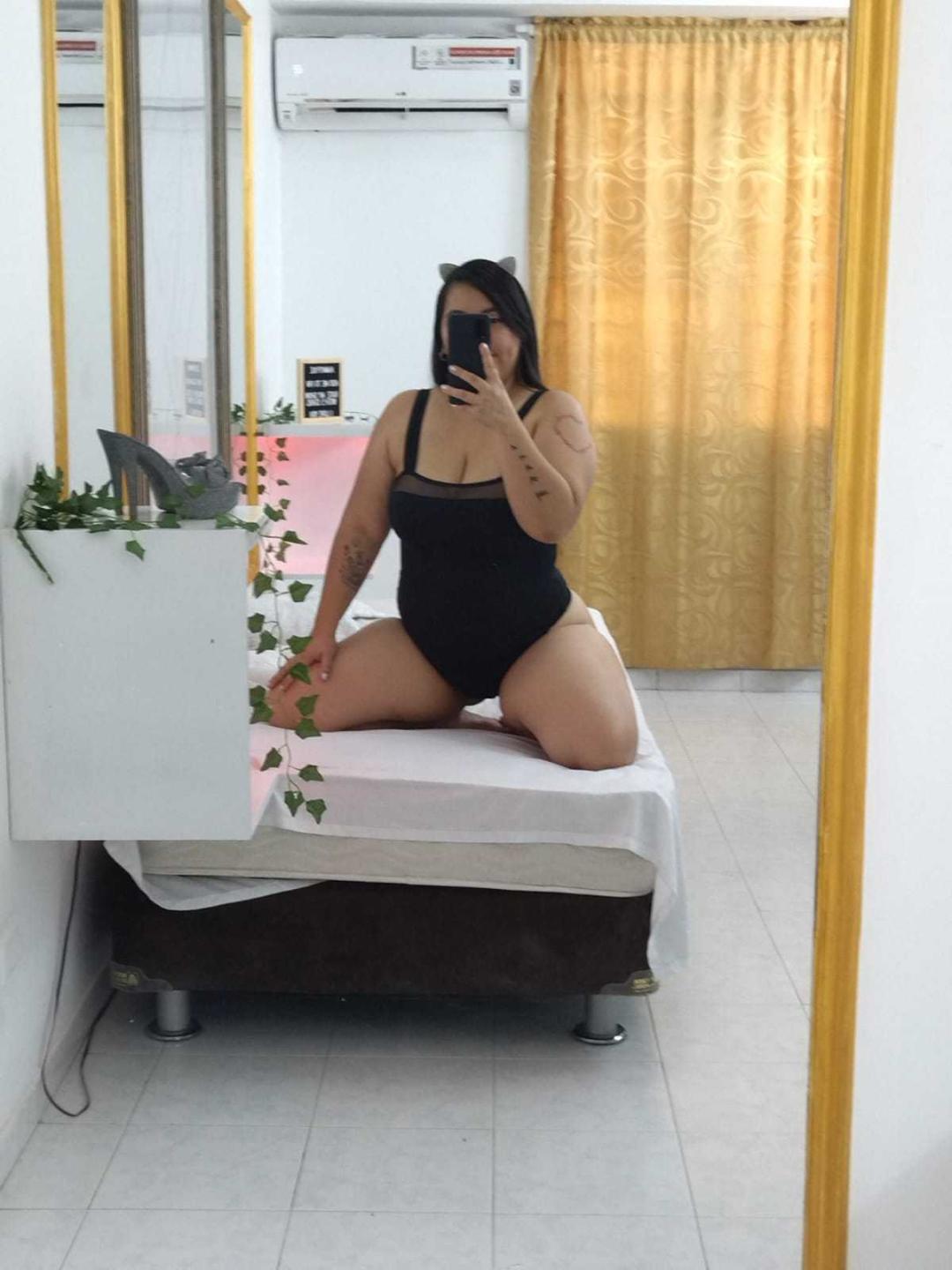 webcam model ChubbyThickMilf from XloveCam webcam model ChubbyThickMilf from XloveCam