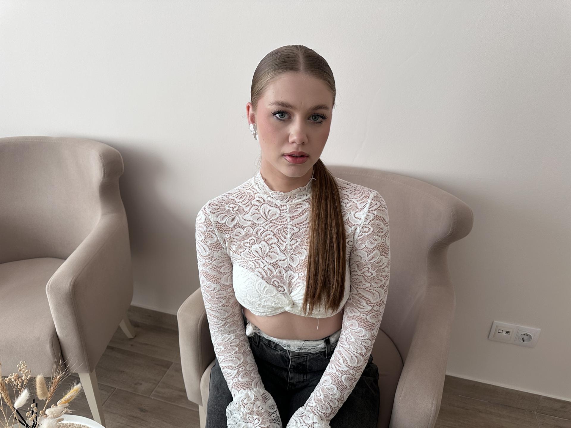 webcam model MelanyCrooze from XloveCam webcam model MelanyCrooze from XloveCam