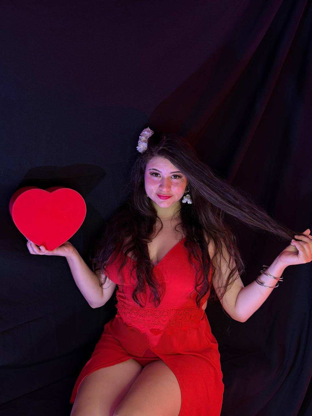 webcam model Esmaelda from XloveCam webcam model Esmaelda from XloveCam