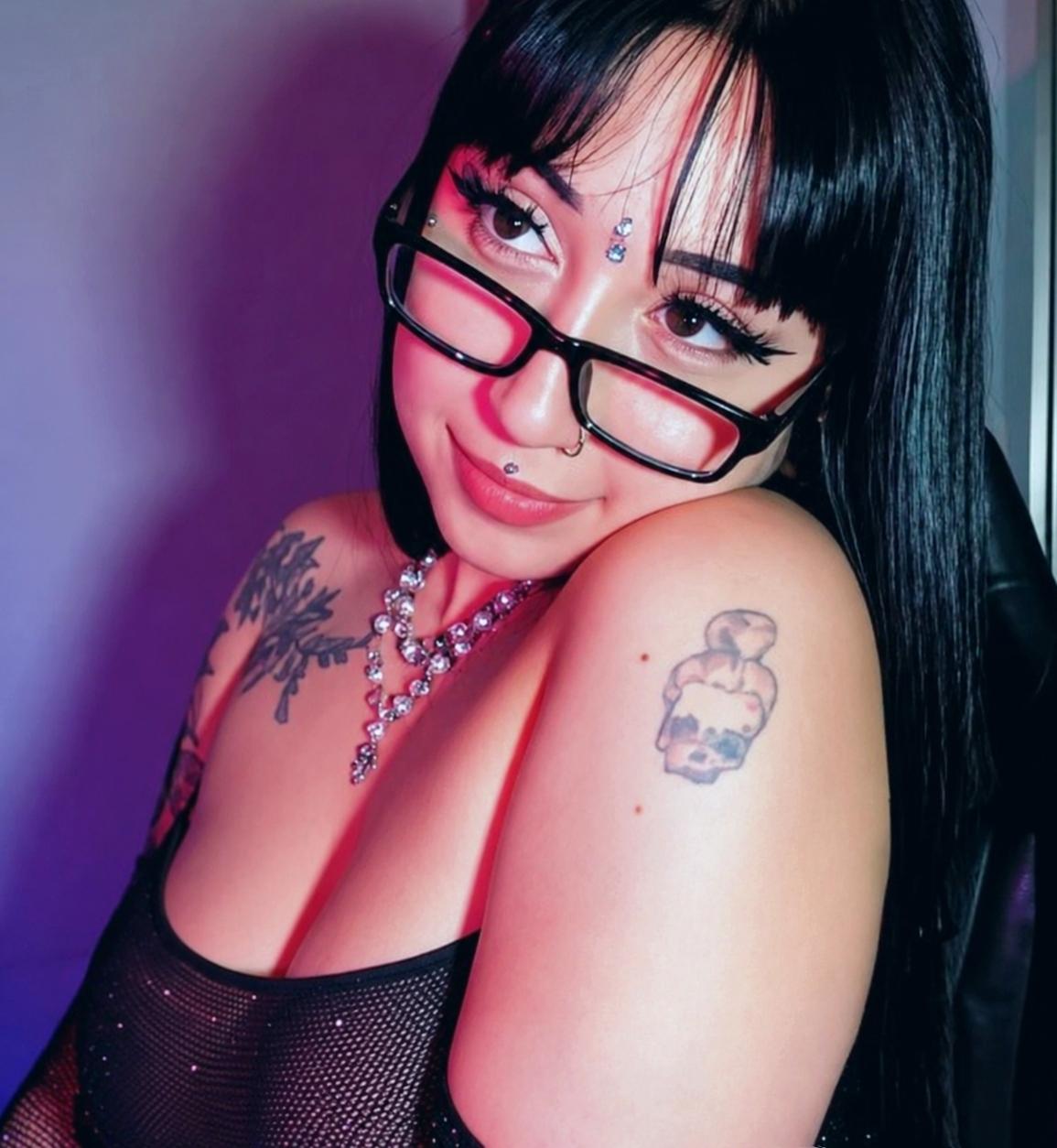 webcam model NamiKatt from XloveCam webcam model NamiKatt from XloveCam