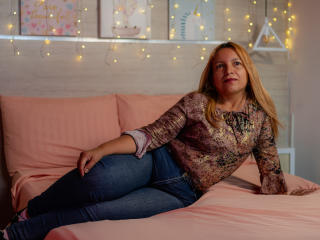 SandyMatture Blowjob XXX Cams - Photo 6/7