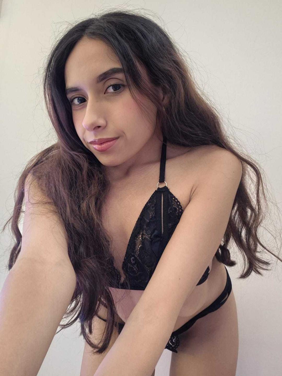webcam model MiliBlom from XloveCam webcam model MiliBlom from XloveCam