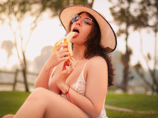 VanessaClose Image Gallery