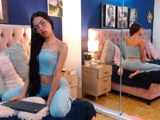 ZoeLux MILF Live - Photo 7/21