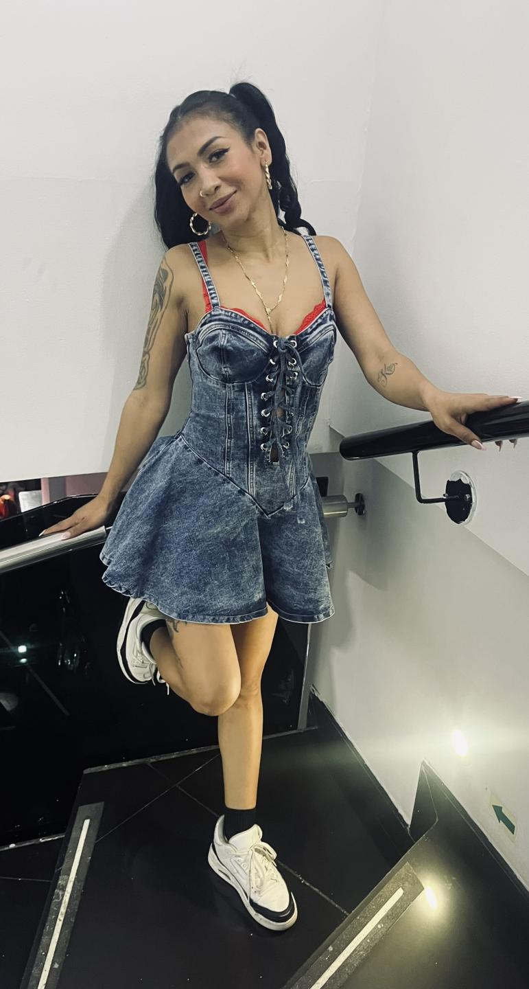 webcam model TracyLambo from XloveCam webcam model TracyLambo from XloveCam