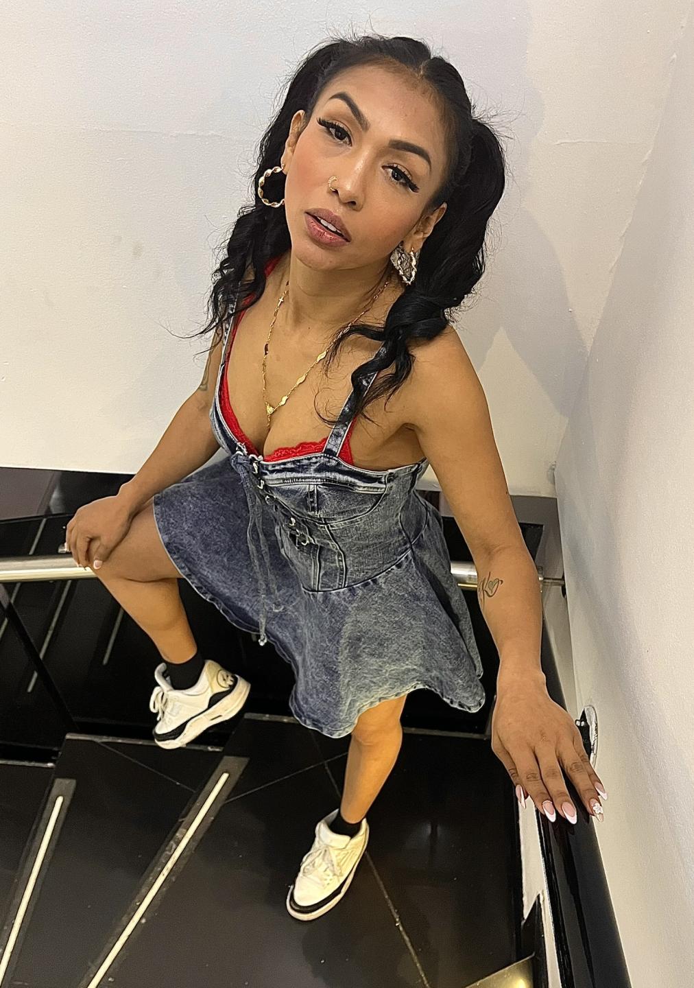 webcam model TracyLambo from XloveCam webcam model TracyLambo from XloveCam