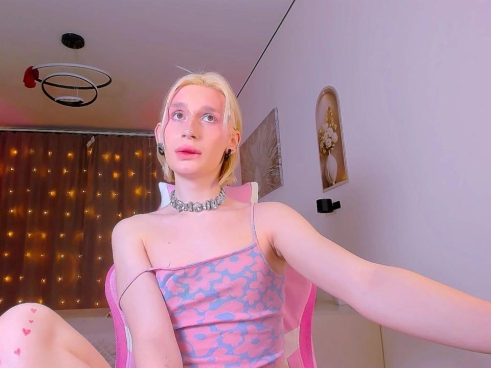 Mika-Candy-hot — live cam photo 1