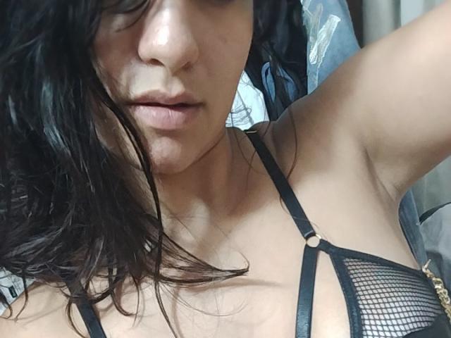 AnnieSquirt69 — live cam photo 1